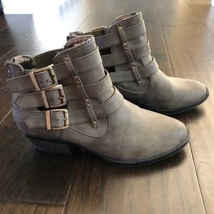 Jellypop Smudge Straps Tan/Gray Short Boots 8M NEW